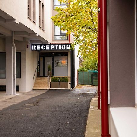 オトペニ Bucharest Airport Accomodationアパートホテル エクステリア 写真