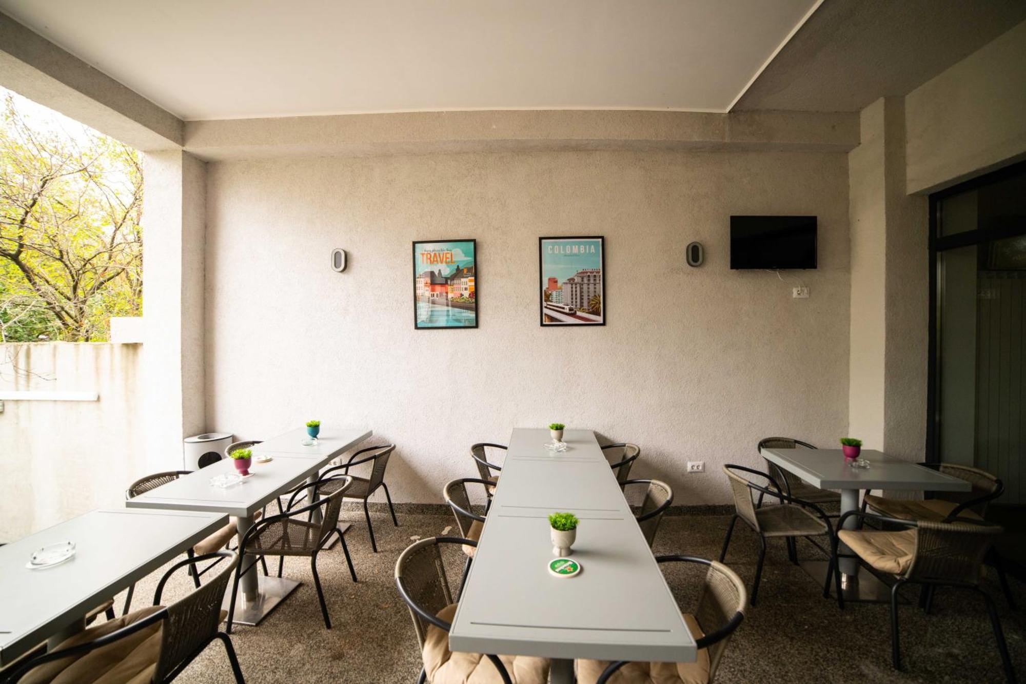 オトペニ Bucharest Airport Accomodationアパートホテル エクステリア 写真