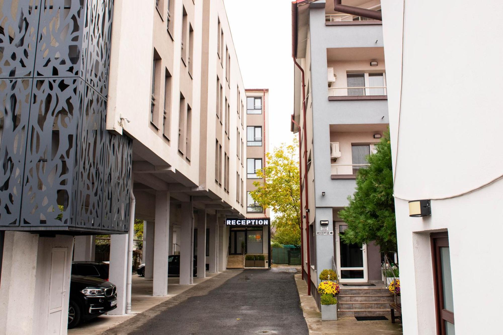 オトペニ Bucharest Airport Accomodationアパートホテル エクステリア 写真