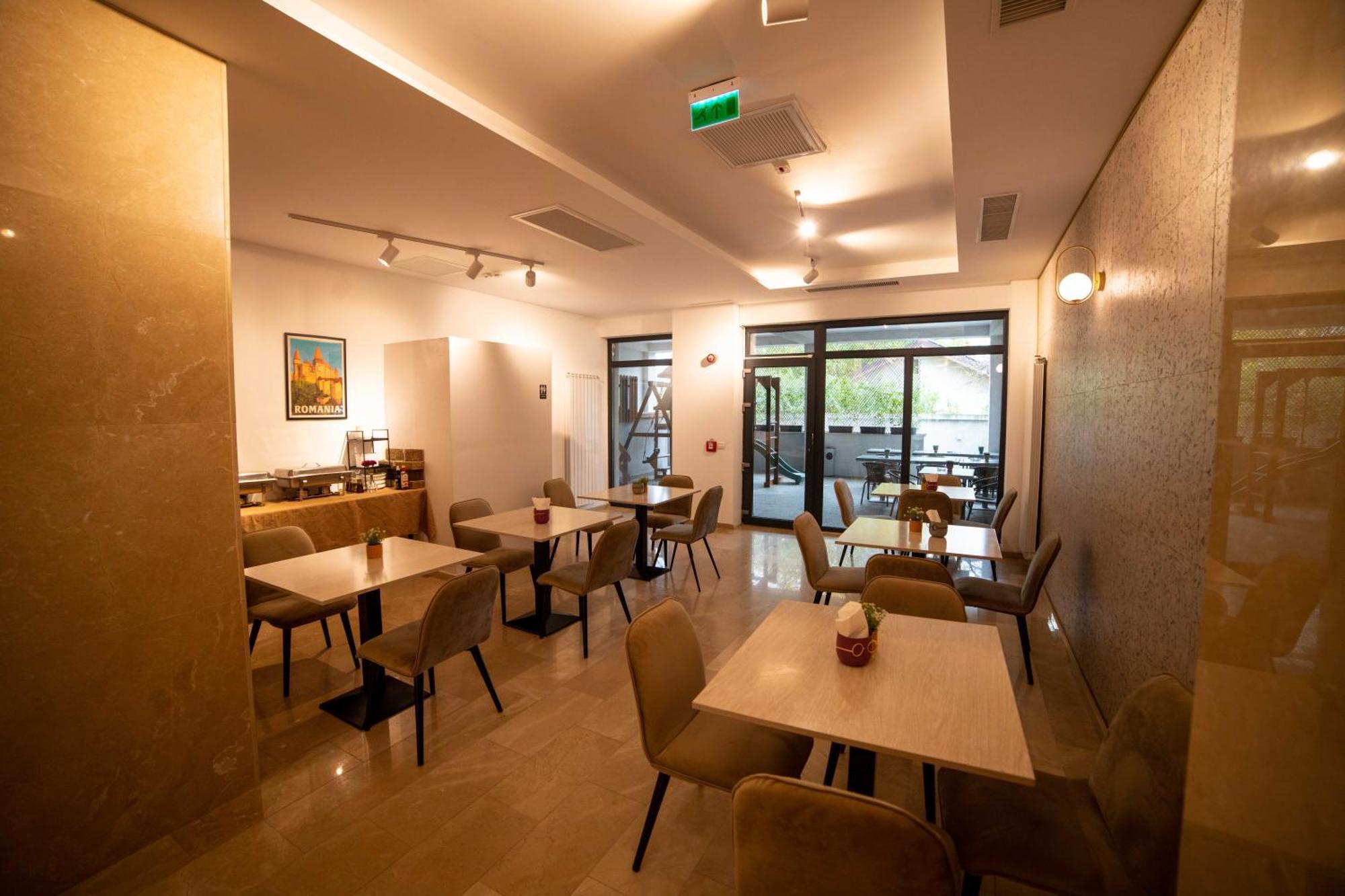 オトペニ Bucharest Airport Accomodationアパートホテル エクステリア 写真