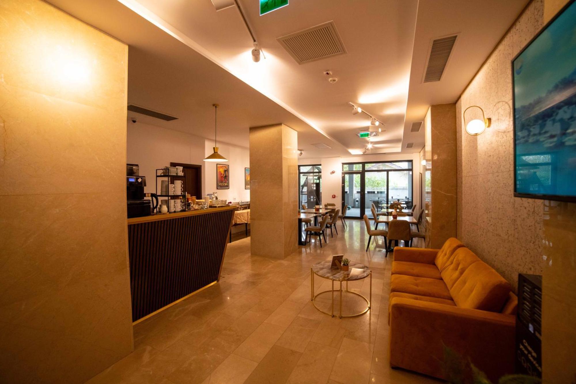 オトペニ Bucharest Airport Accomodationアパートホテル エクステリア 写真