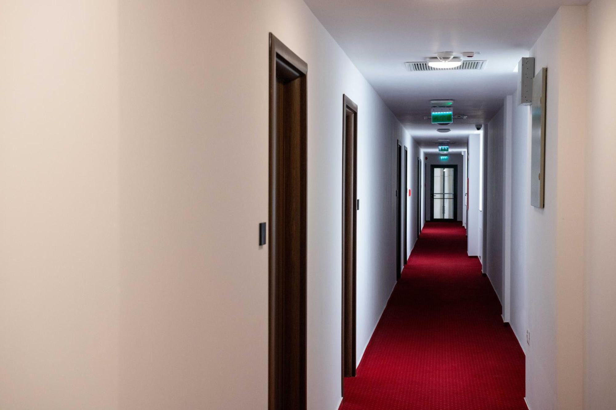 オトペニ Bucharest Airport Accomodationアパートホテル エクステリア 写真