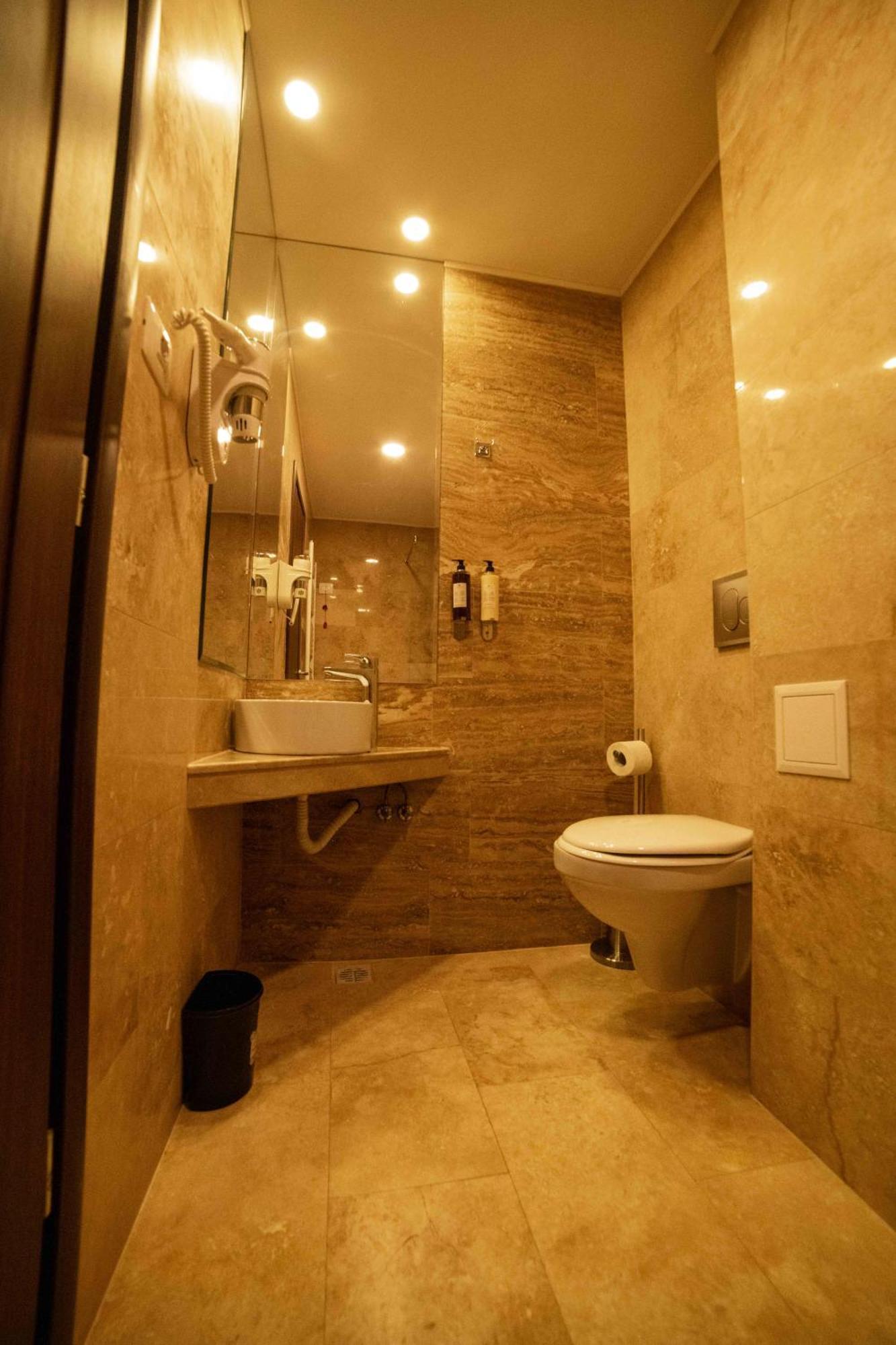 オトペニ Bucharest Airport Accomodationアパートホテル エクステリア 写真