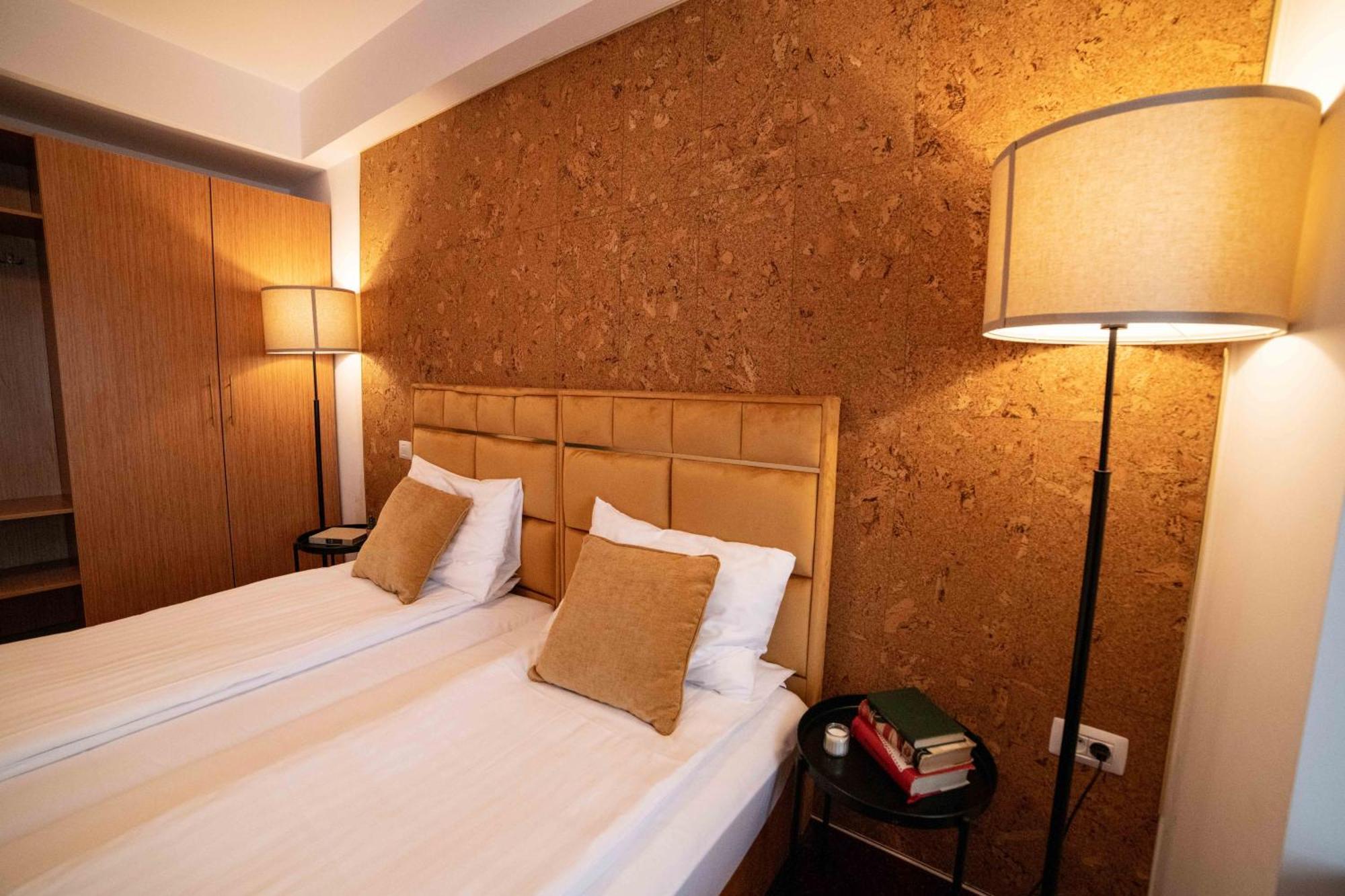オトペニ Bucharest Airport Accomodationアパートホテル エクステリア 写真