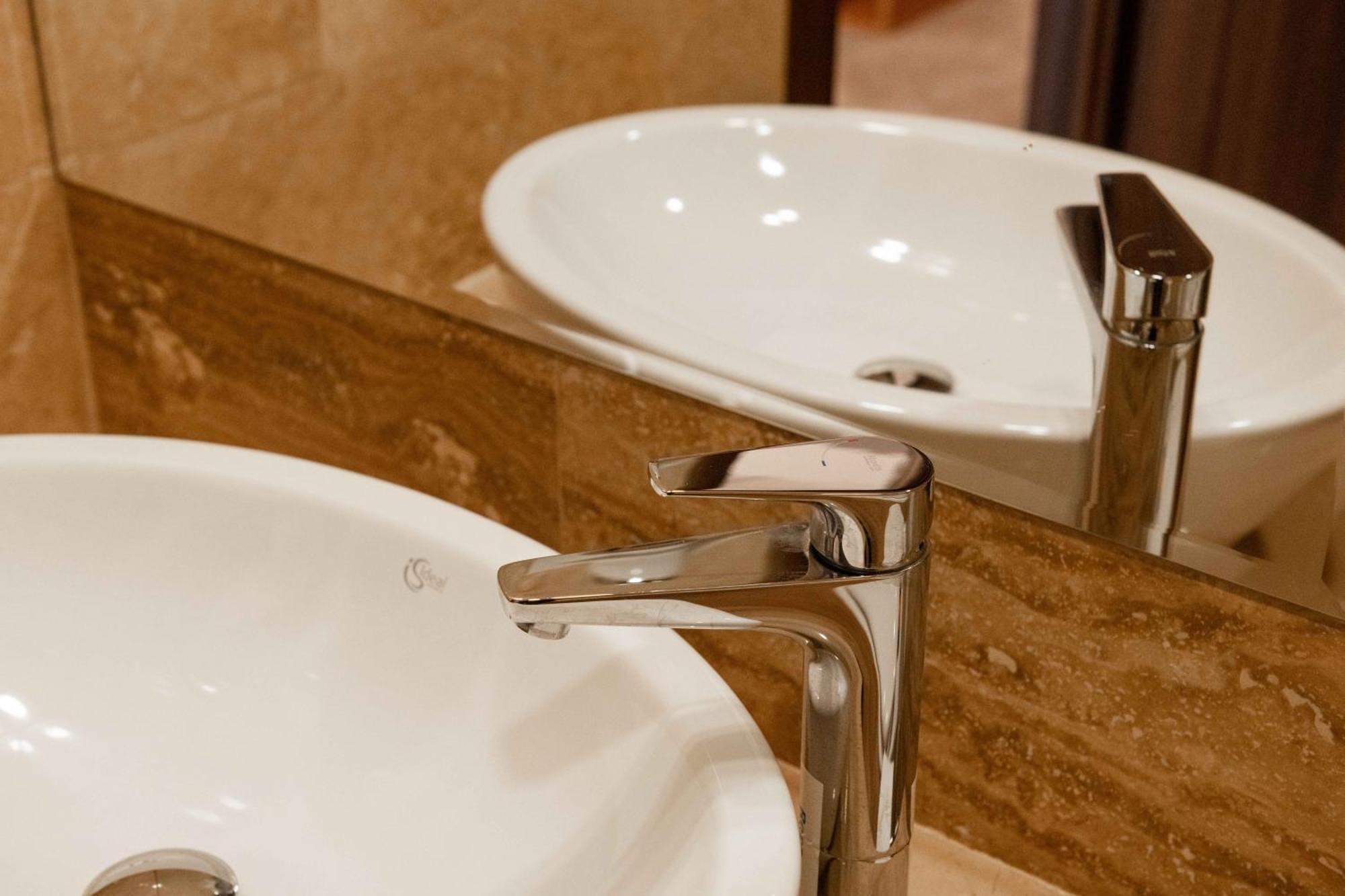 オトペニ Bucharest Airport Accomodationアパートホテル エクステリア 写真
