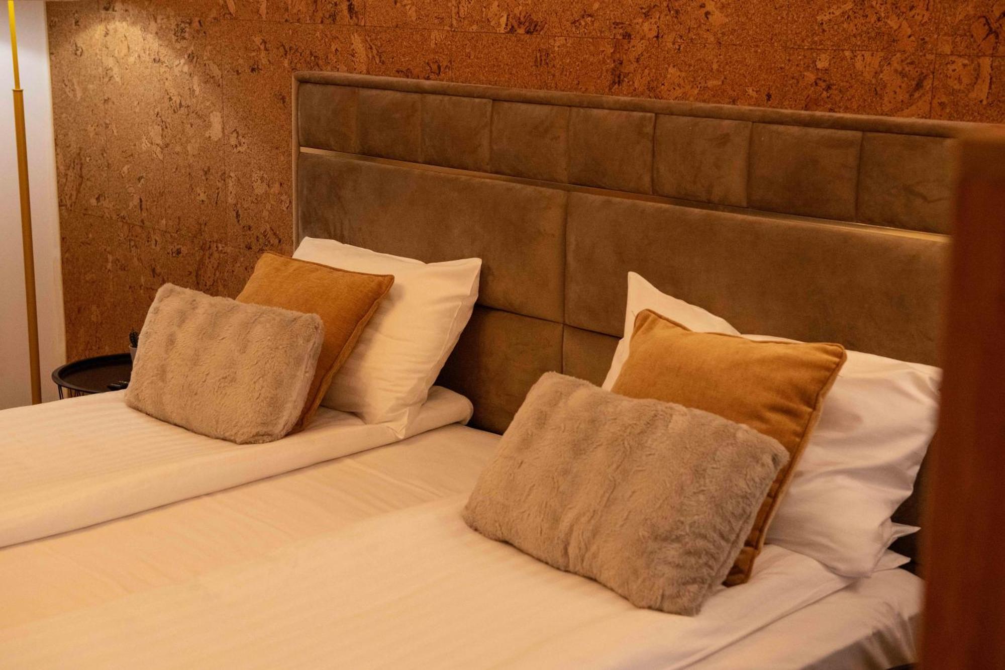 オトペニ Bucharest Airport Accomodationアパートホテル エクステリア 写真