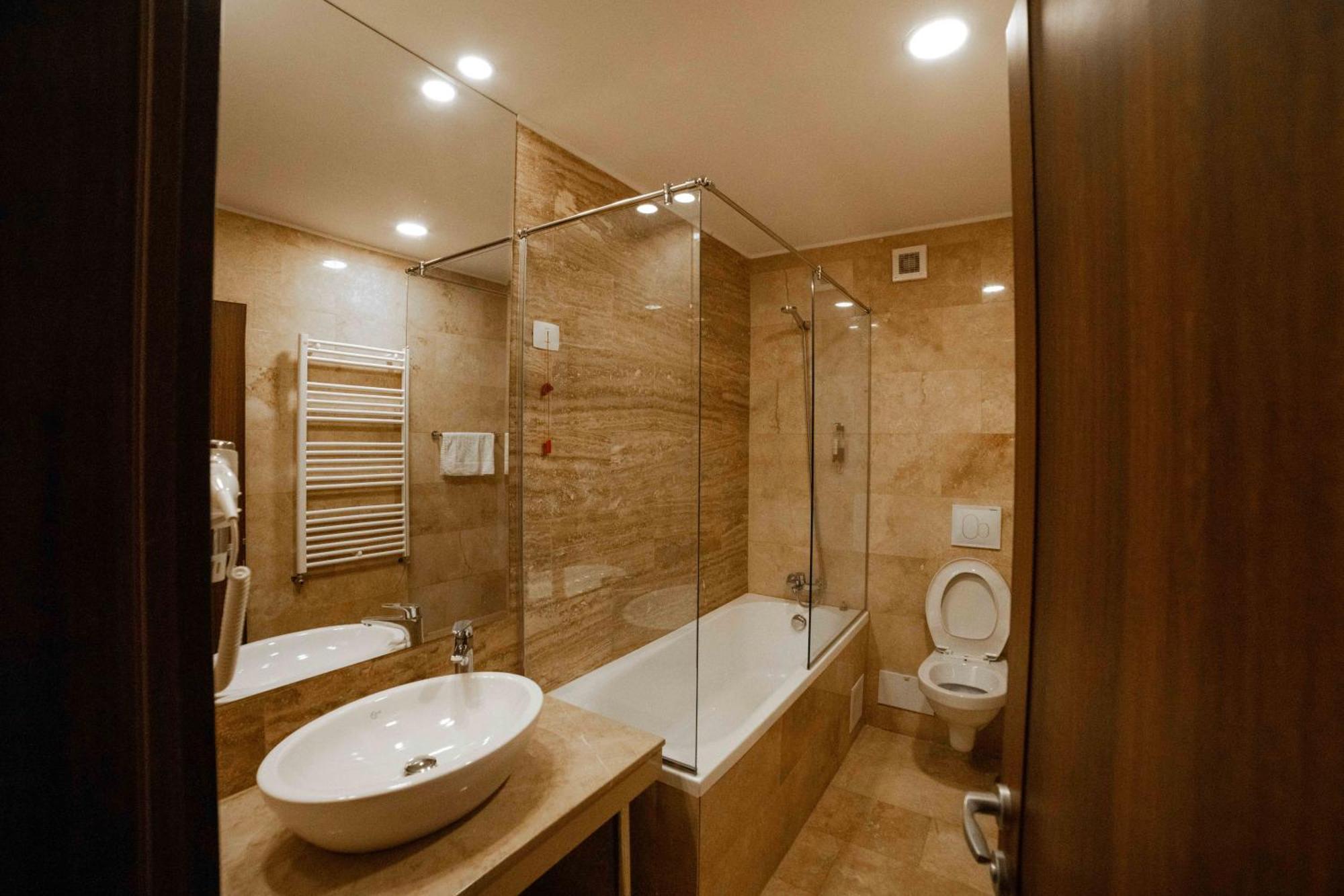 オトペニ Bucharest Airport Accomodationアパートホテル エクステリア 写真