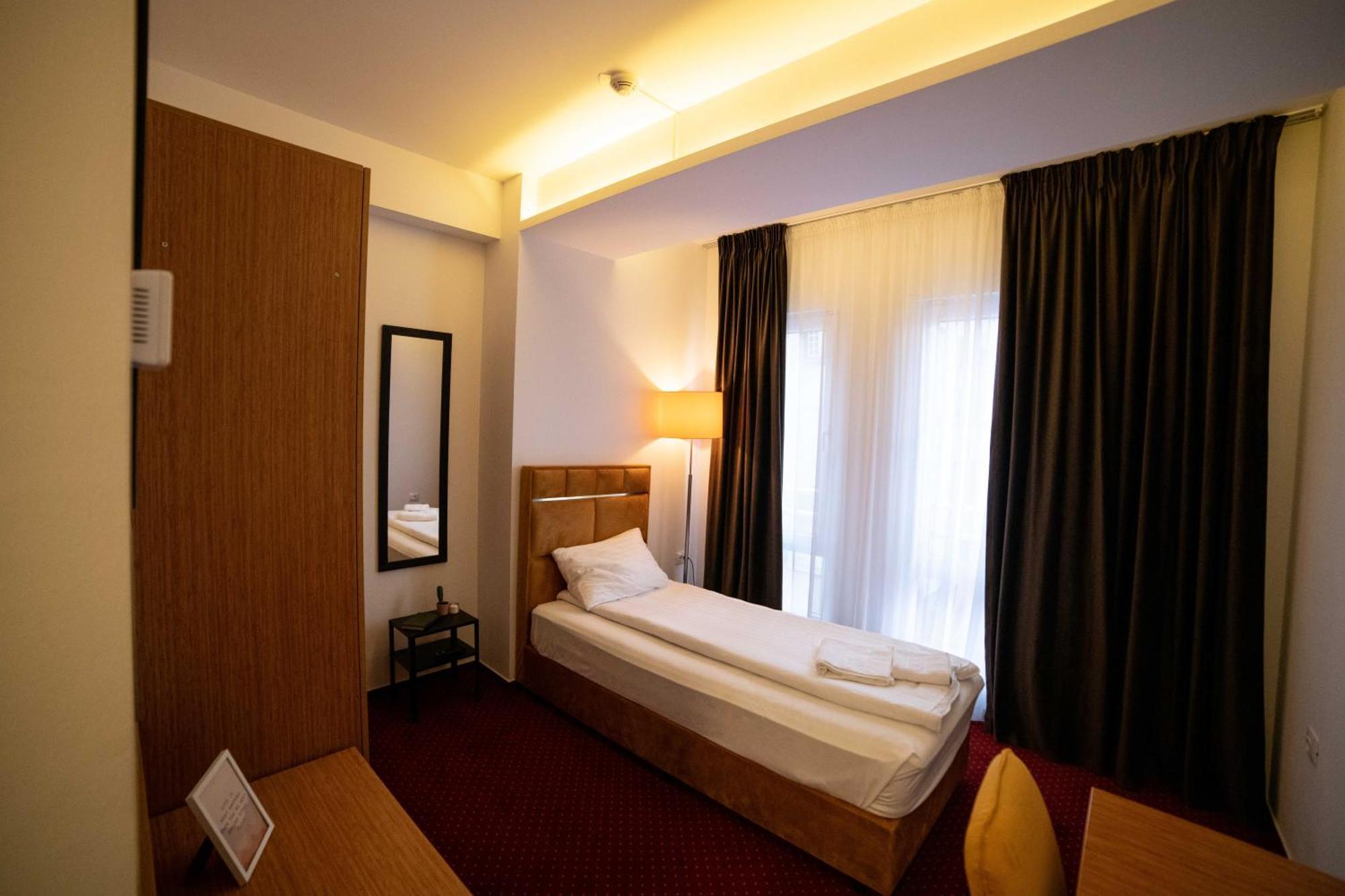 オトペニ Bucharest Airport Accomodationアパートホテル エクステリア 写真