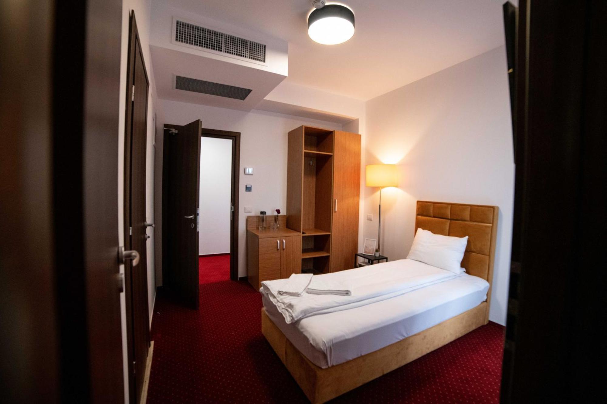 オトペニ Bucharest Airport Accomodationアパートホテル エクステリア 写真