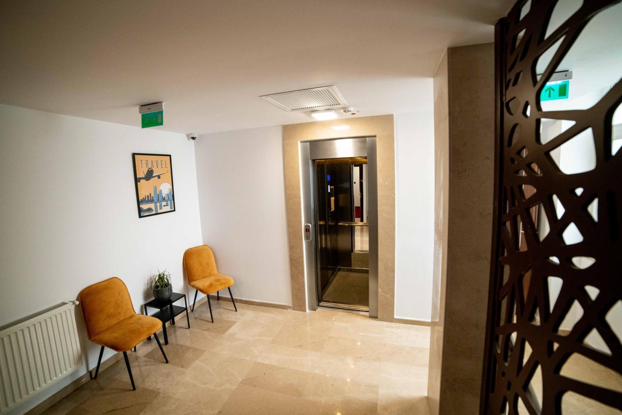 オトペニ Bucharest Airport Accomodationアパートホテル エクステリア 写真