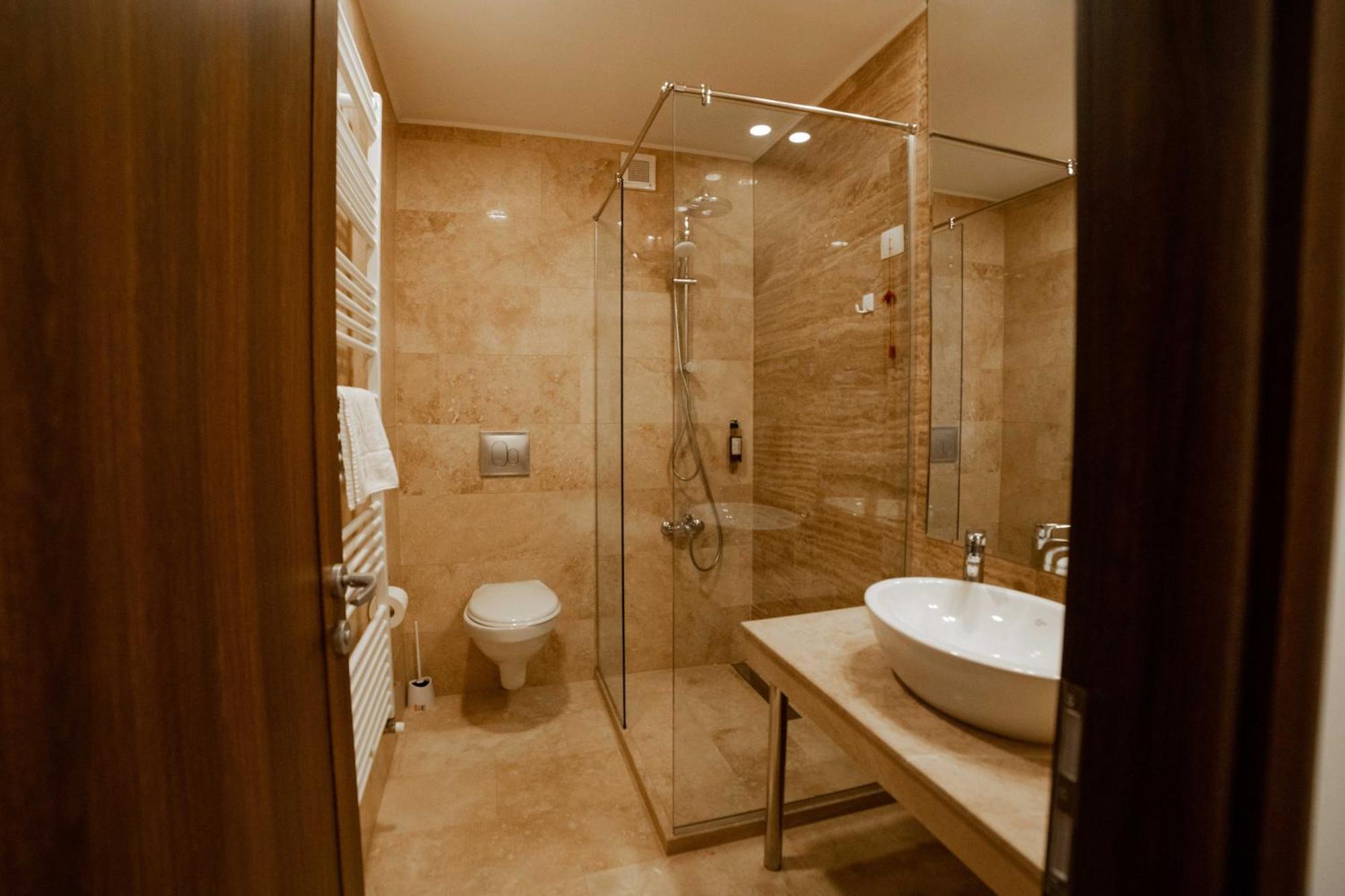 オトペニ Bucharest Airport Accomodationアパートホテル エクステリア 写真
