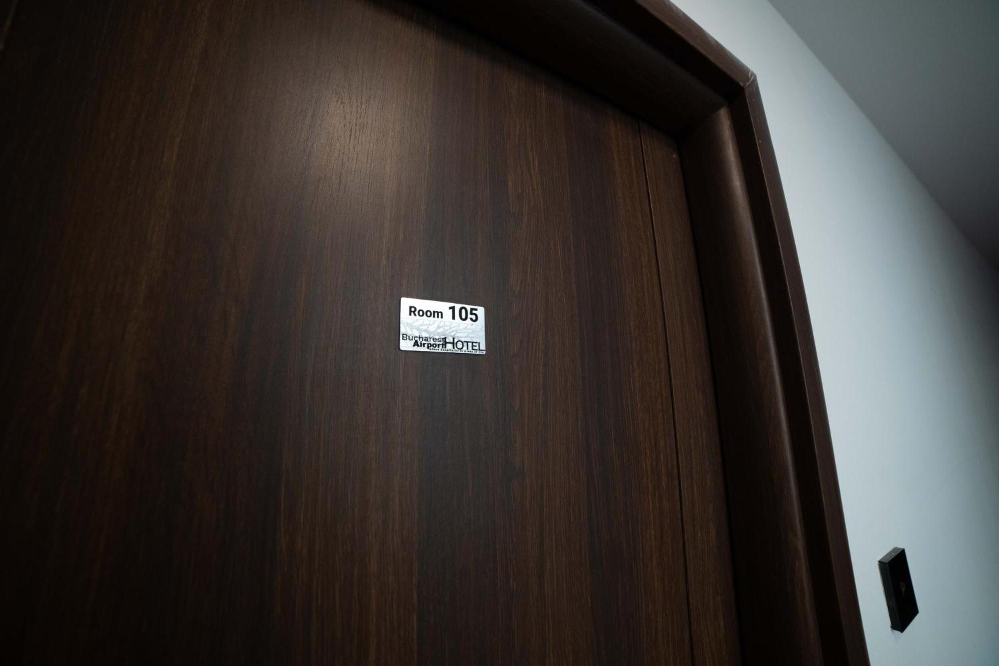 オトペニ Bucharest Airport Accomodationアパートホテル エクステリア 写真