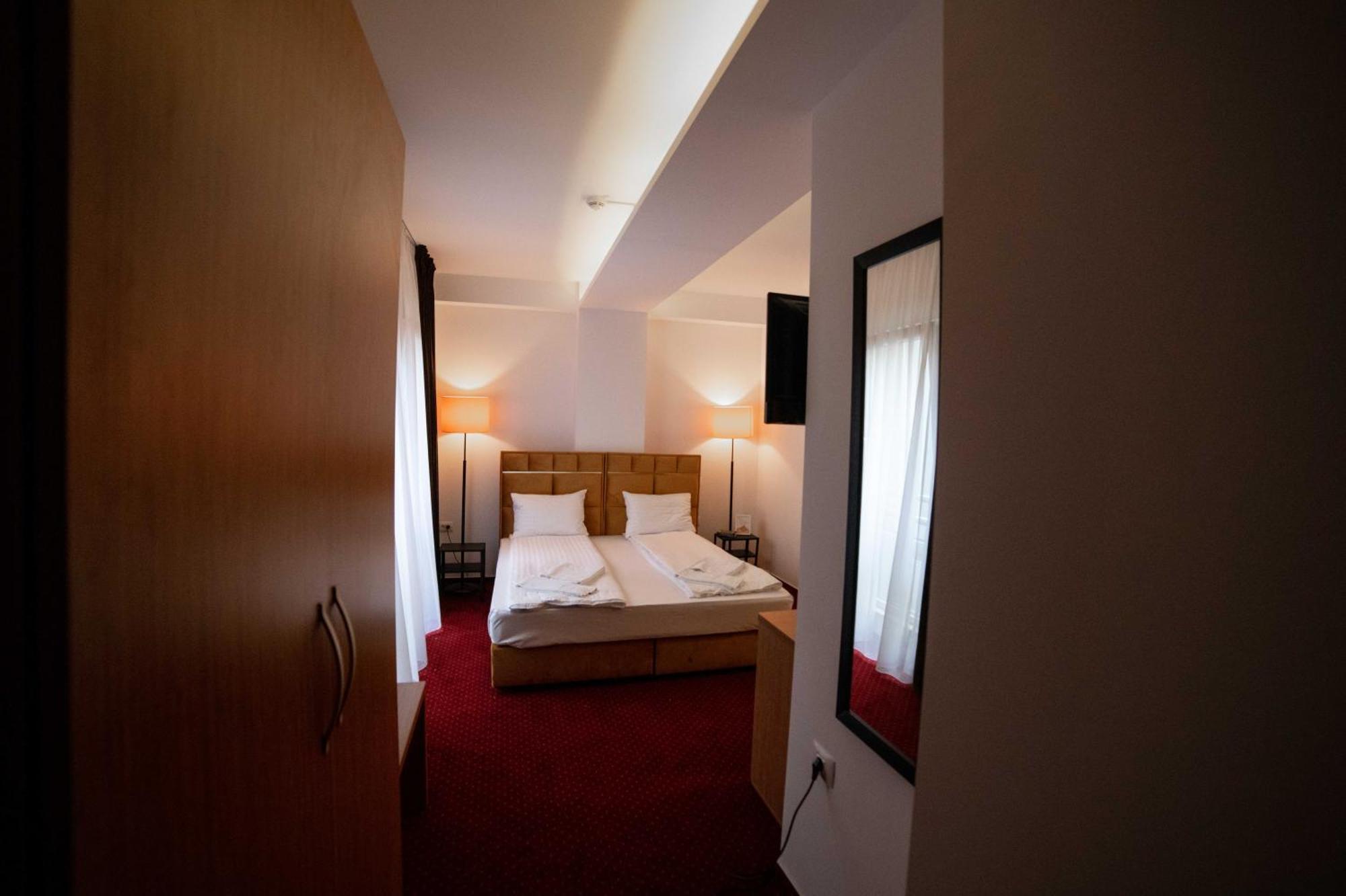 オトペニ Bucharest Airport Accomodationアパートホテル エクステリア 写真